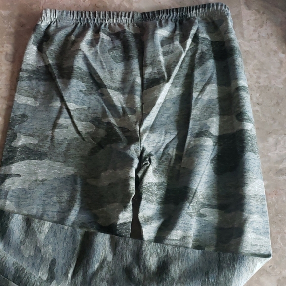Camo pants - Picture 2 of 2